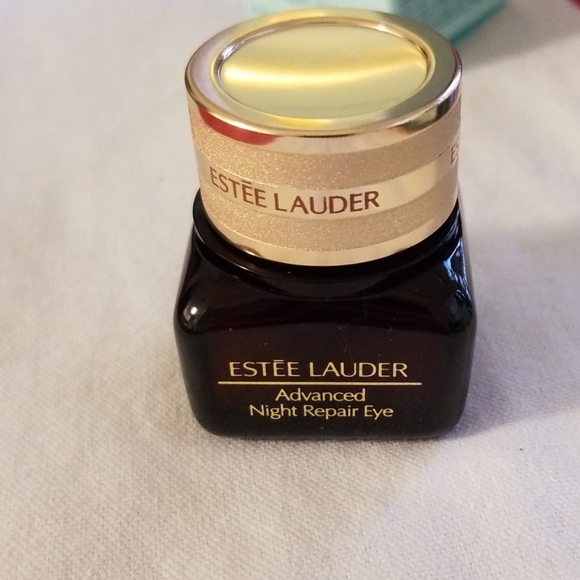 Estee Lauder Advanced Night Repair Eye - Picture 2 of 4